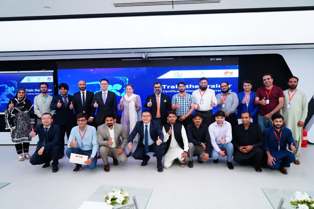 Huawei Launches ‘Train The Trainer initiative for 300000 students in Pakistan2