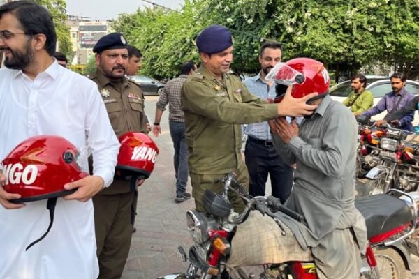 Keeping safety first, Yango Pakistan collaborates with Lahore and Islamabad police to distribute helmets to partner’s drivers