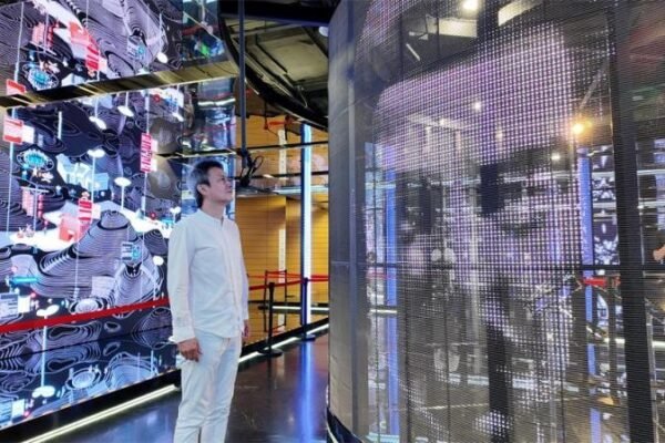 Technology enhances immersive reading experience in Beijing