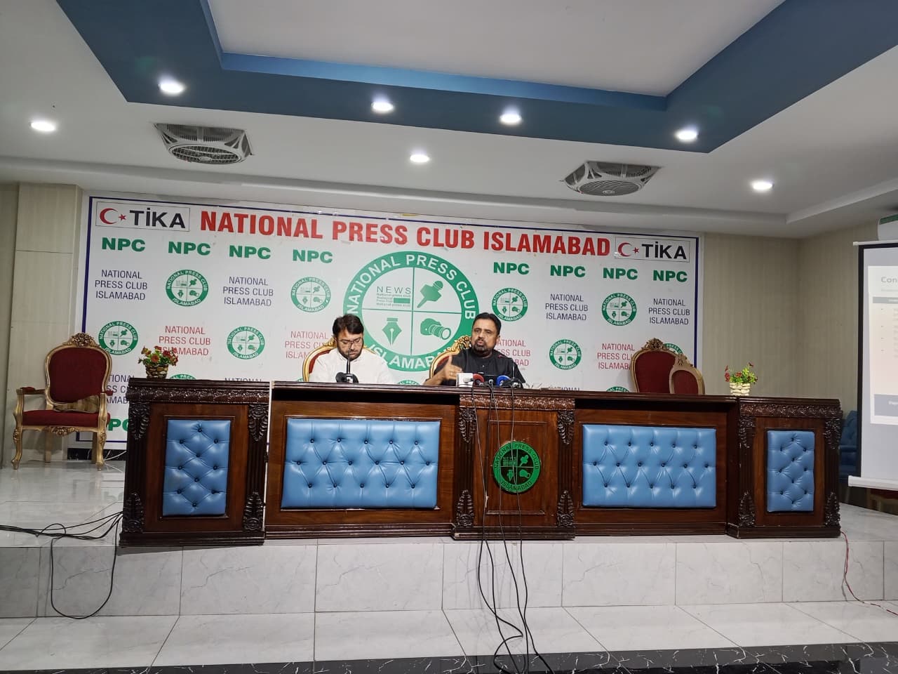 Pakistan’s first vaping survey finds many smokers reduced cigarette use, highlights regulatory gaps