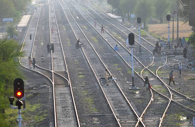 Govt moves to develop 884km rail link for Chagai mineral transportation